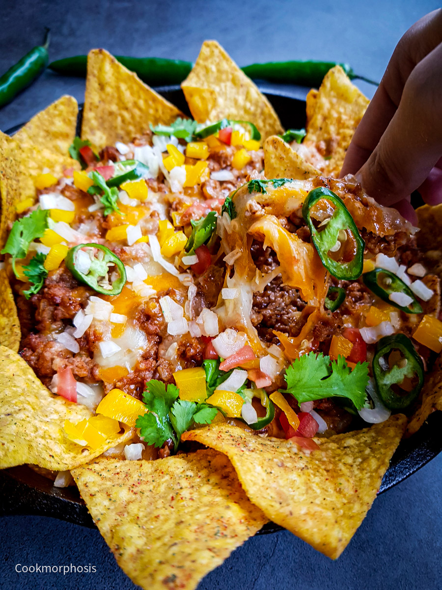 Easy cheesy beef nachos with Tostitos chips - COOKMORPHOSIS