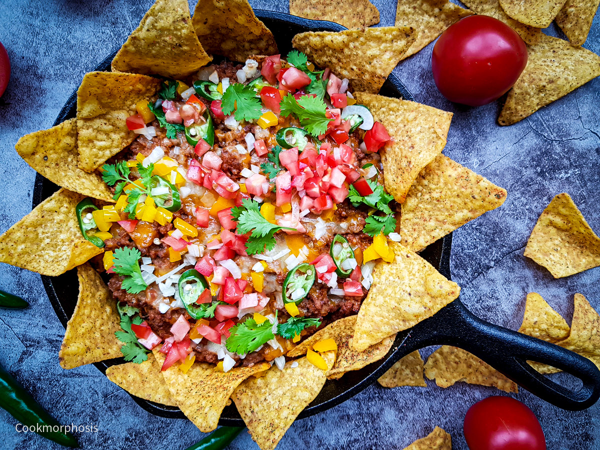 Easy cheesy beef nachos with Tostitos chips - COOKMORPHOSIS