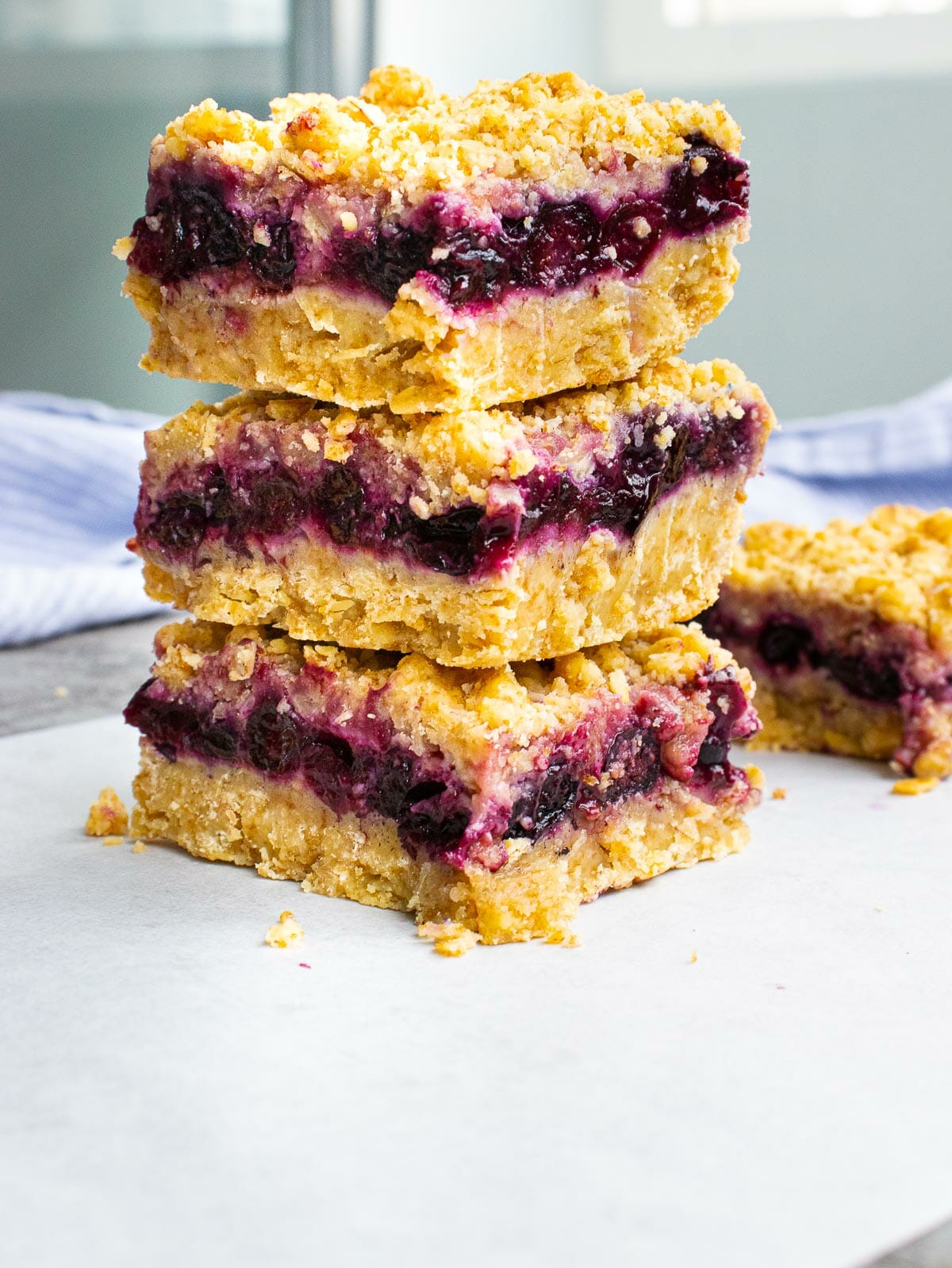 3 blueberry crumble bars