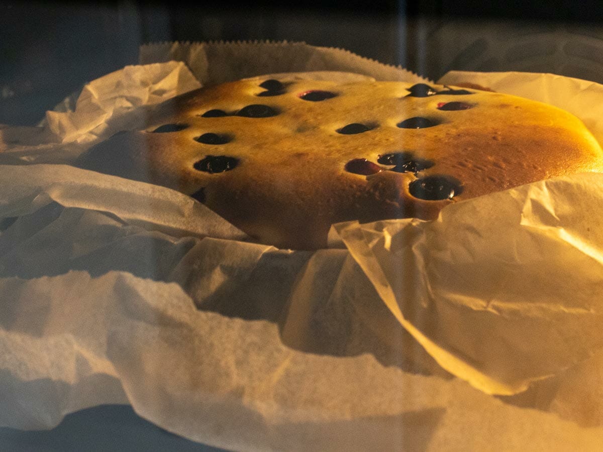 bake blueberry cheesecake in the oven