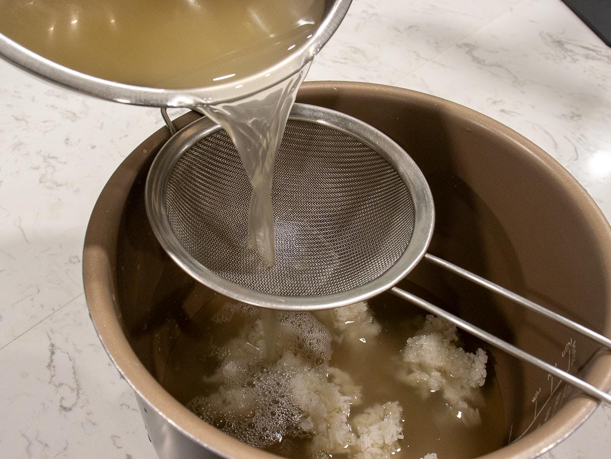 pour the malted barley flour liquid into a rice cooker 