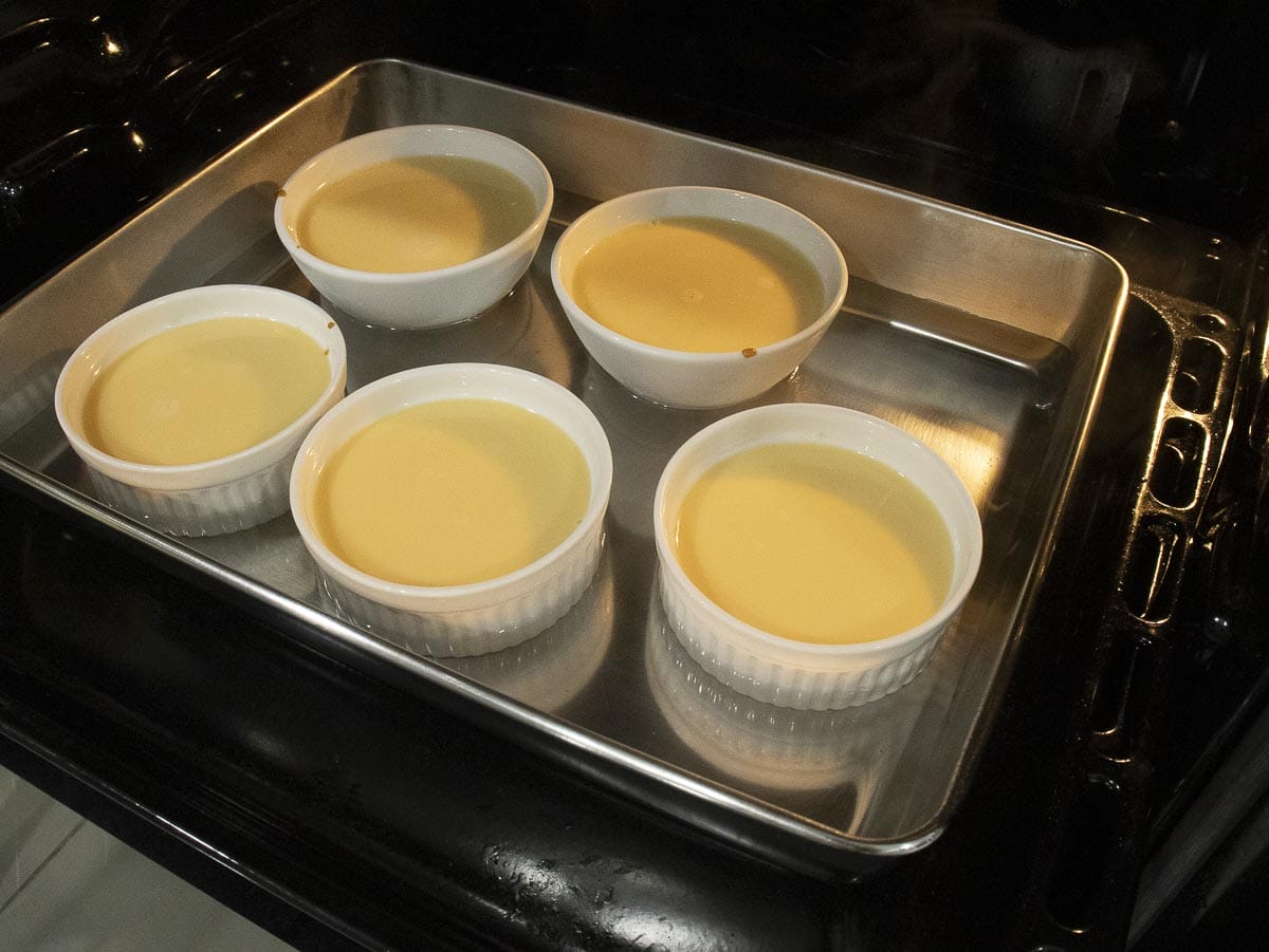 bake 5 condensed milk flans in the oven